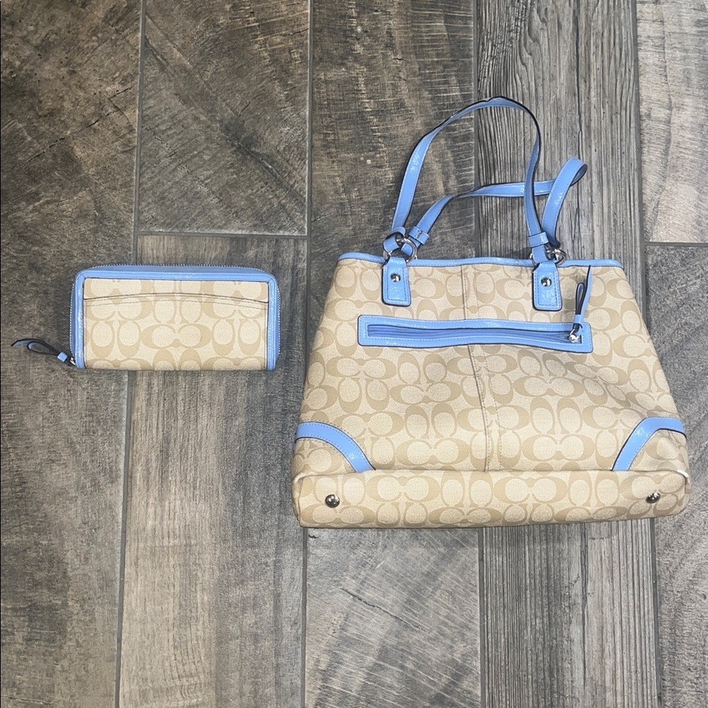 Coach logo canvas Beige and Light Blue Shoulder Bag needs cleaning. W/ dust bag - Picture 3 of 10